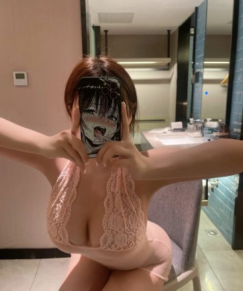 美女美女在哪里美女美女在这里_DVD动漫在线观看